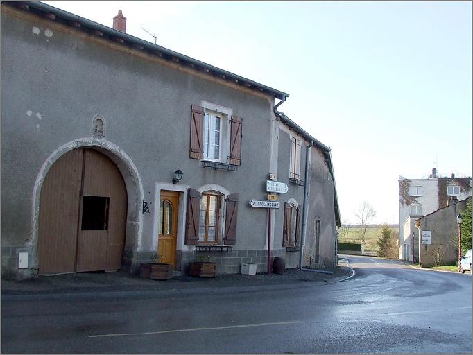 Ferme, élévation antérieure, ensemble trois quarts gauche.