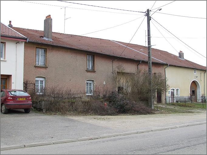Ferme, élévation antérieure, ensemble trois quarts gauche.