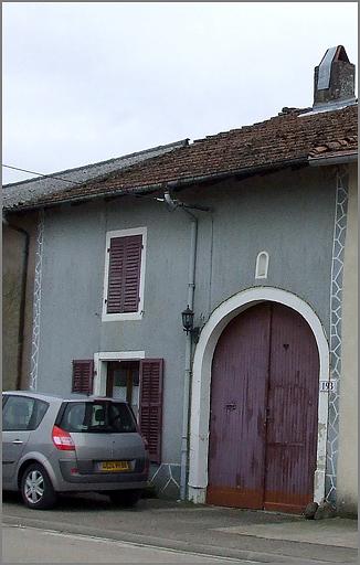 Ferme, élévation antérieure, ensemble trois quarts droit.