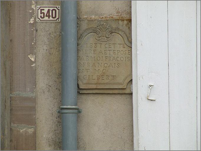 Ferme, élévation antérieure, pierre de fondation datée 1837, ensemble face.
