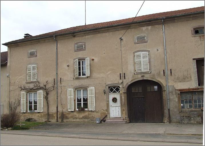 Ferme, élévation antérieure, ensemble trois quarts droit.