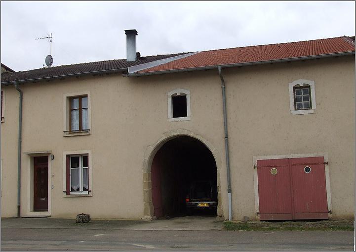 Ferme, élévation antérieure, ensemble trois quarts droit.