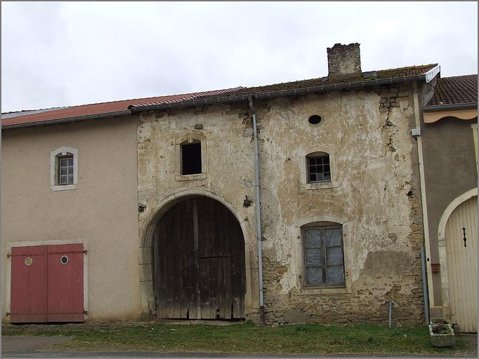 Ferme, élévation antérieure, ensemble trois quarts droit.