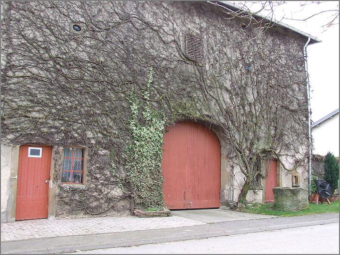 Ferme, élévation antérieure, partie exploitation, ensemble trois quarts gauche.