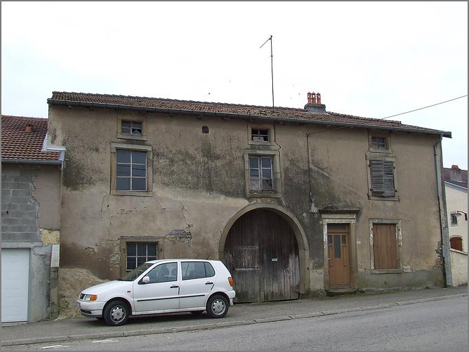 Ferme, élévation antérieure, ensemble trois quarts gauche.