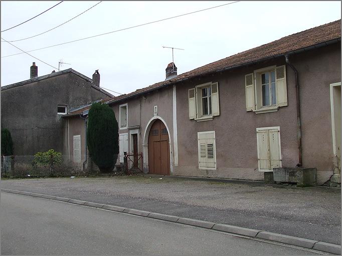 Ferme, élévation antérieure, ensemble trois quarts droit.