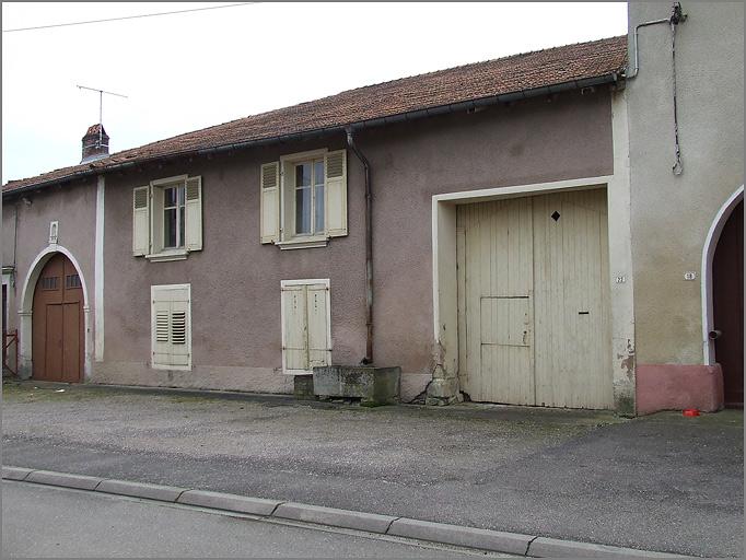 Ferme, élévation antérieure, ensemble trois quarts droit.
