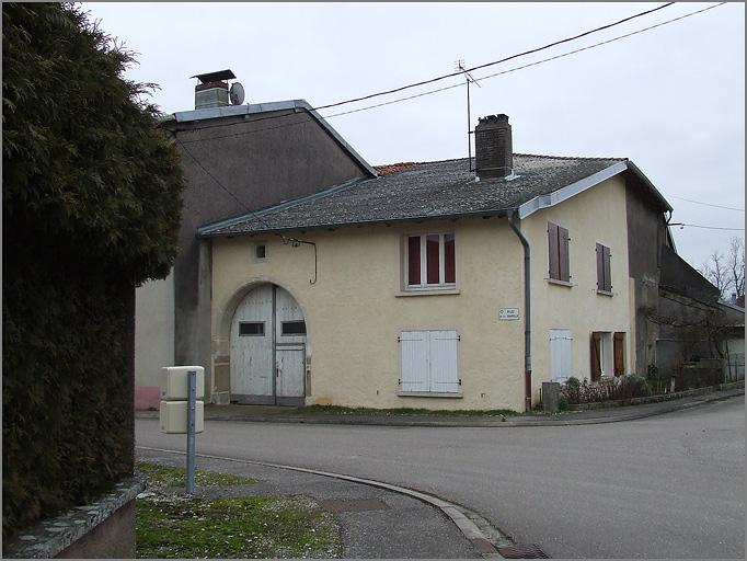Ferme, élévation antérieure, ensemble trois quarts droit.