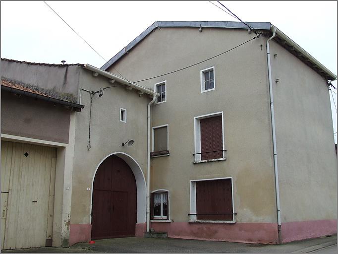 Ferme, élévation antérieure, ensemble trois quarts gauche.