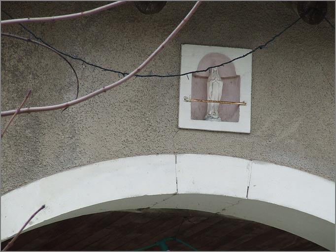 Ferme, élévation antérieure, niche, ensemble face.
