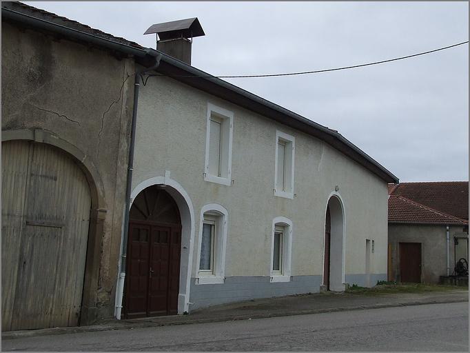 Ferme, élévation antérieure, ensemble trois quarts gauche.