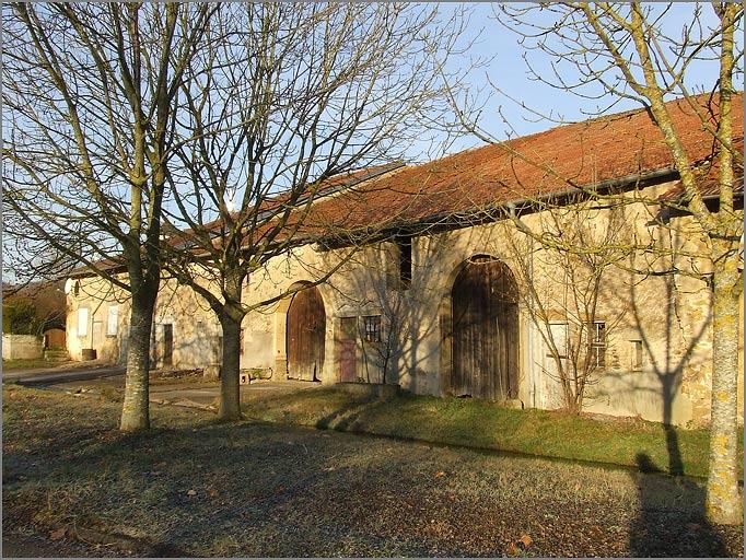 Fermes, élévation postérieures, ensemble trois quarts droit.