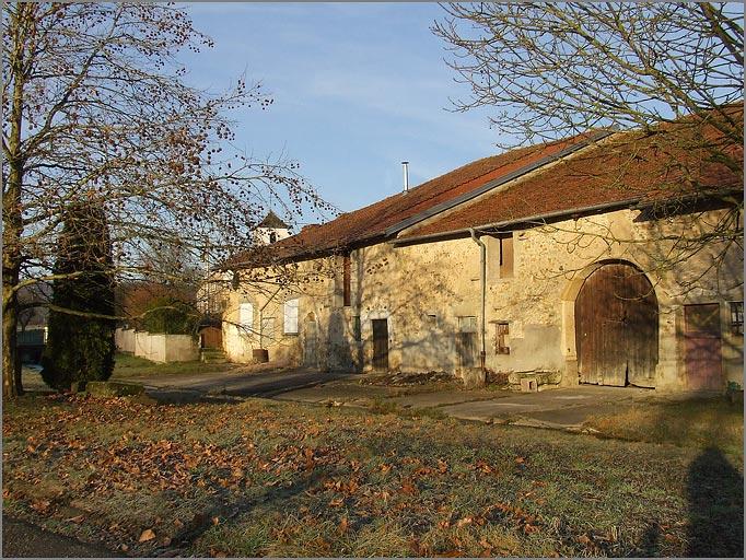 Fermes, élévation postérieures, ensemble trois quarts droit.
