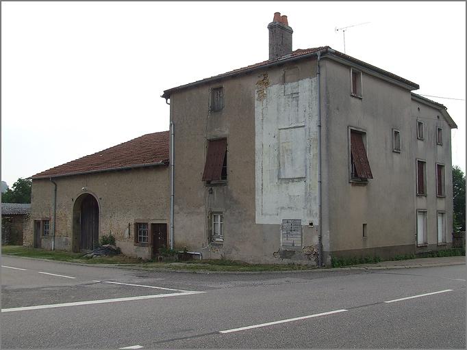 Ferme, élévation antérieure, ensemble trois quarts droit.