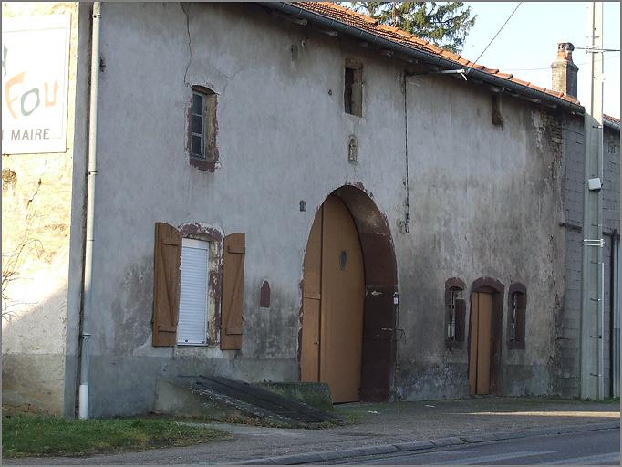 Ferme, élévation antérieure, ensemble trois quarts gauche.