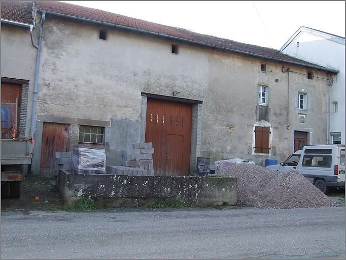 Ferme, élévation antérieure, ensemble trois quarts gauche.