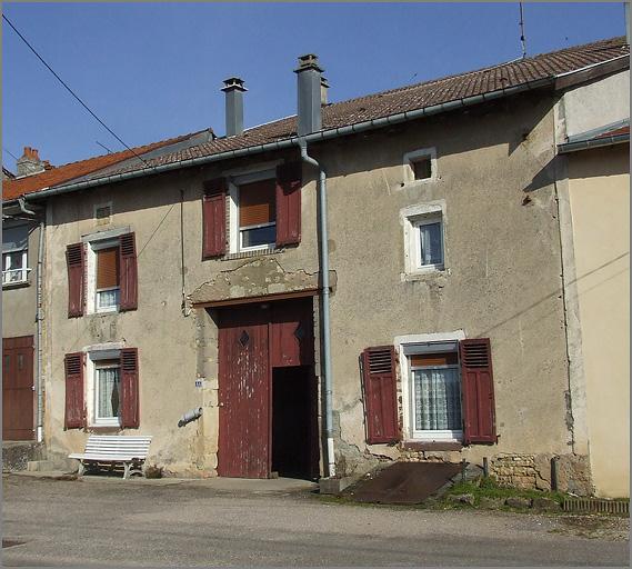 Ferme, élévation antérieure, ensemble trois quarts droit.