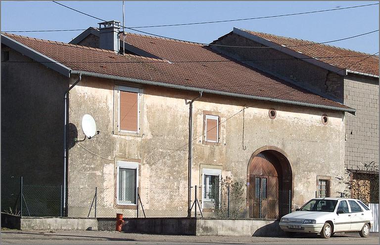 Ferme, élévation antérieure, ensemble trois quarts gauche.