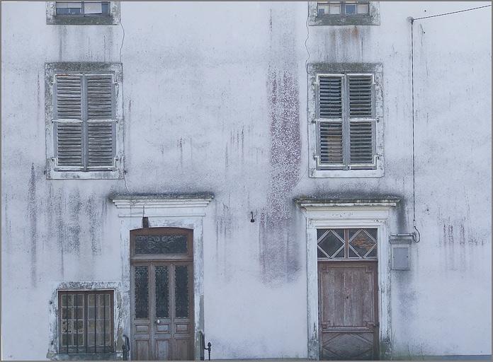 Ferme, élévation antérieure, détails des portes piétonnes, ensemble face.