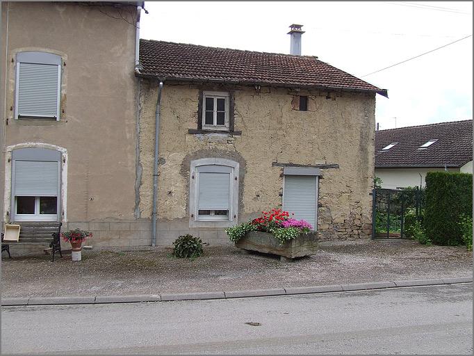 Maison de manouvrier, élévation antérieure, ensemble trois quarts gauche.