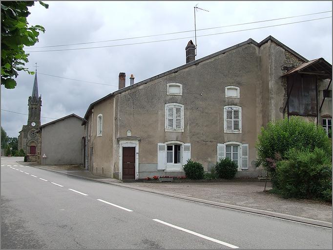 Maison, élévation antérieure, ensemble trois quarts gauche.