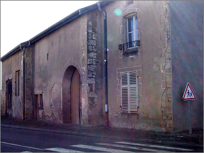 Ferme, élévation antérieure, ensemble trois quarts droit.