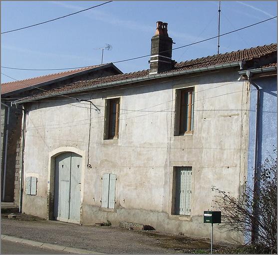 Ferme, élévation antérieure, ensemble trois quarts droit.