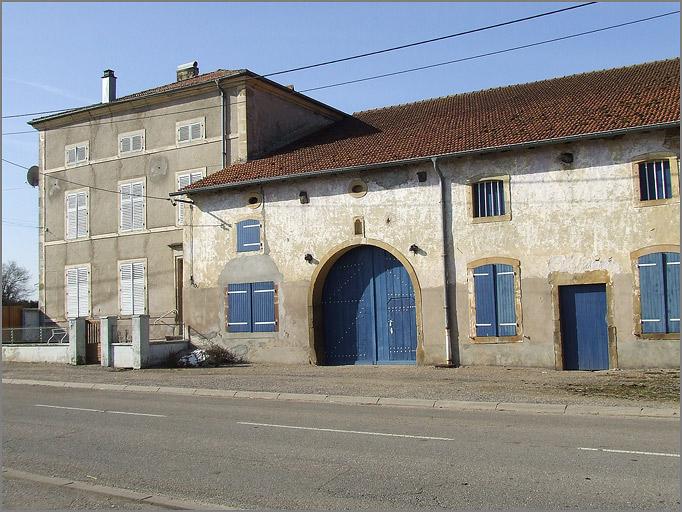 Ferme, élévation antérieure, ensemble trois quarts droit.