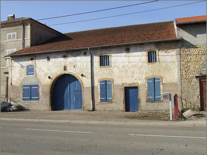 Ferme, élévation antérieure, partie exploitation, ensemble trois quarts droit.