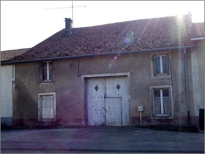 Ferme, élévation antérieure, ensemble trois quarts droit.
