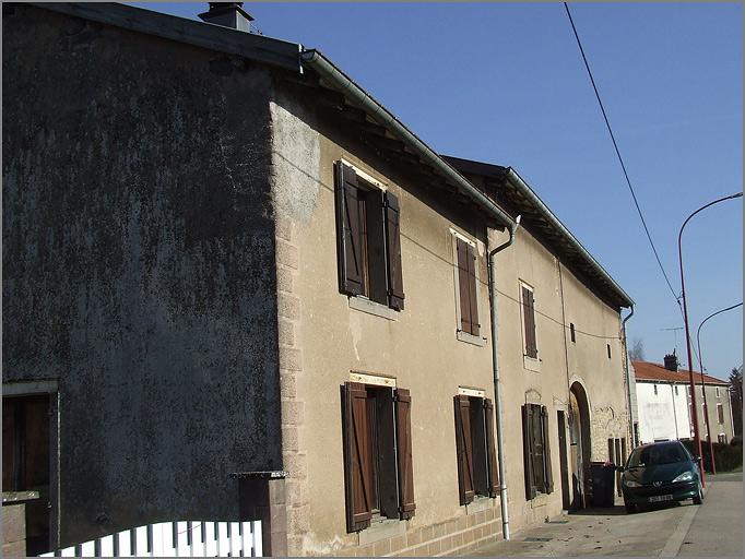 Ferme, élévation antérieure, ensemble trois quarts gauche.