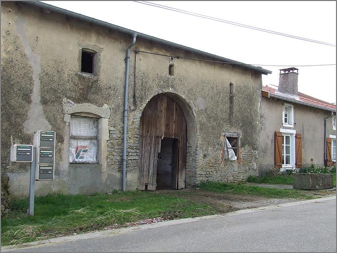 Ferme, élévation antérieure, ensemble trois quarts gauche.