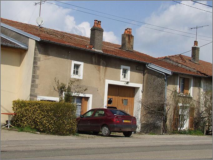 Ferme, élévation antérieure, ensemble trois quarts gauche.