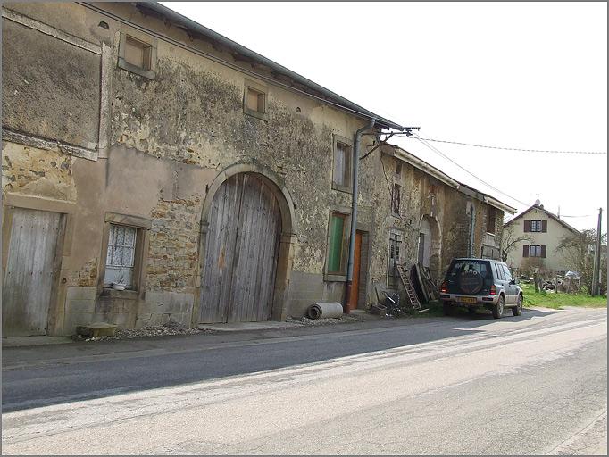 Ferme, élévation antérieure, ensemble trois quarts gauche.