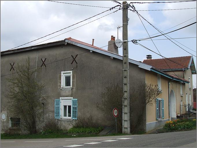 Ferme, élévation antérieure, ensemble trois quarts gauche.