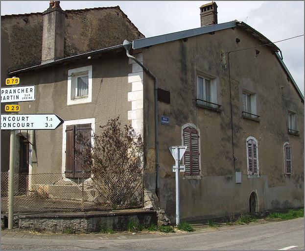 Ferme, élévation antérieure, partie logis, ensemble trois quarts droit.