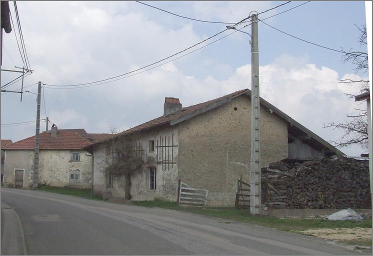 Ferme, élévation antérieure, ensemble trois quarts droit.