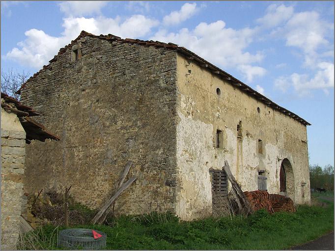 Ferme, élévation antérieure, ensemble trois quarts gauche.