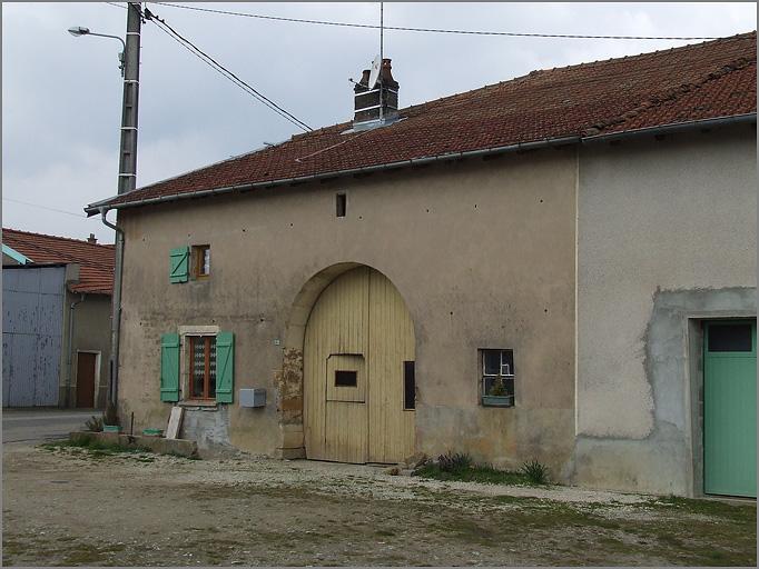 Ferme, élévation antérieure, ensemble trois quarts droit.