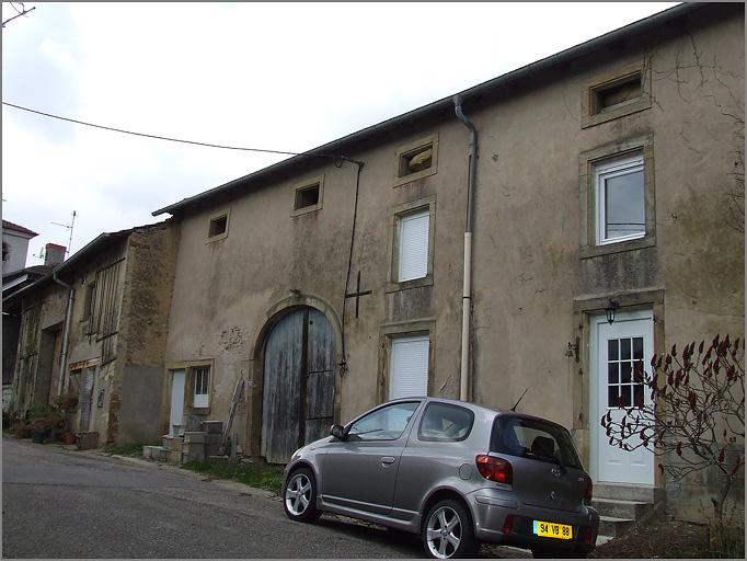 Ferme, élévation antérieure, ensemble trois quarts droit.