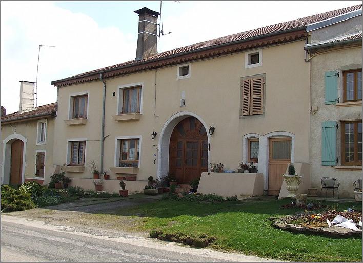 Ferme, élévation antérieure, ensemble trois quarts droit.