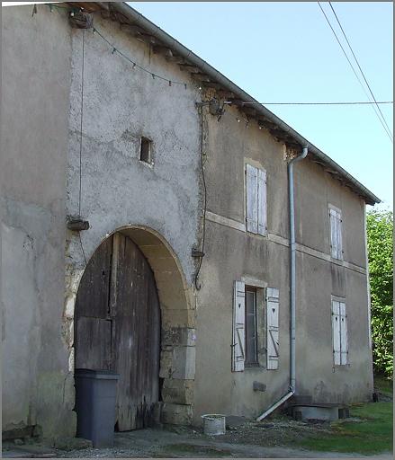 Ferme, élévation antérieure, ensemble trois quarts gauche.