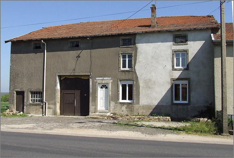 Ferme, élévation antérieure, ensemble trois quarts droit.