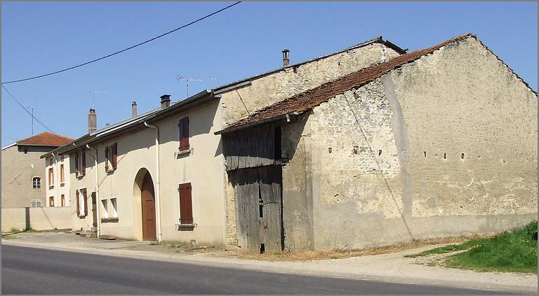 Ferme, élévation antérieure, ensemble trois quarts droit.