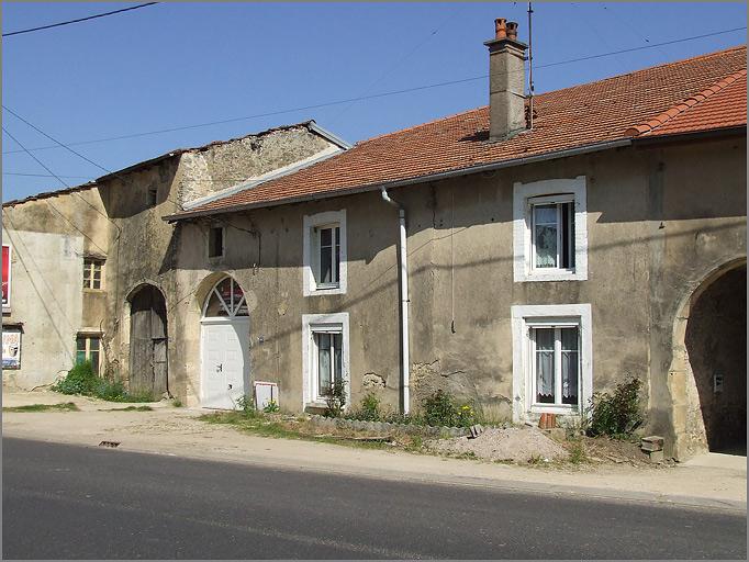 Ferme, élévation antérieure, ensemble trois quarts droit.