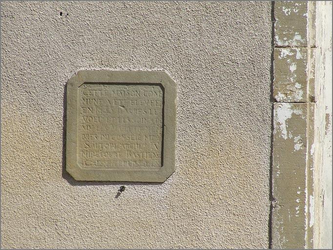 Ferme, élévation antérieure, pierre de fondation datée 1835, ensemble face.