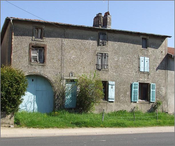 Ferme, élévation antérieure, ensemble trois quarts gauche.