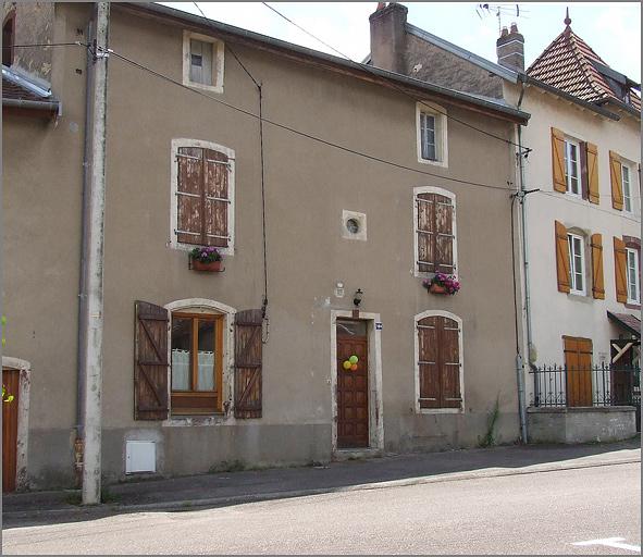 Ferme, élévation antérieure, logis, ensemble trois quarts gauche.