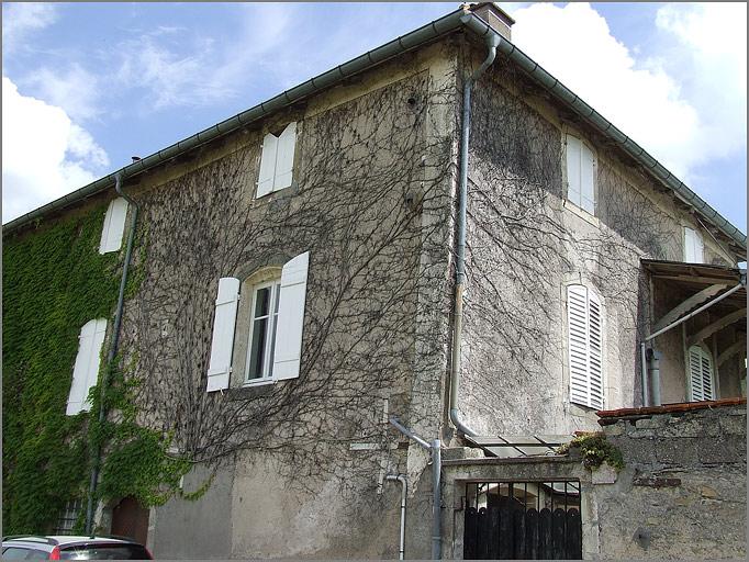 Ferme, élévation antérieure, logis, ensemble trois quarts droit.