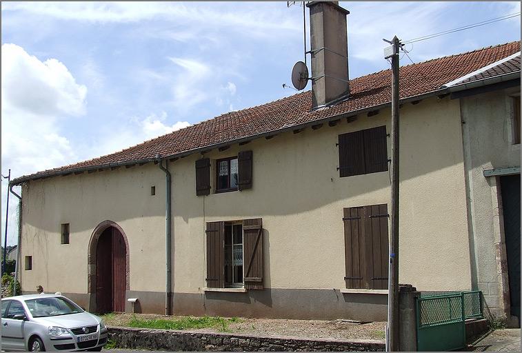 Ferme, élévation antérieure, ensemble trois quarts droit.